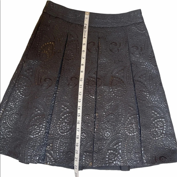 Banana Republic Black Jaquard Print Pleated Skirt - Picture 5 of 7